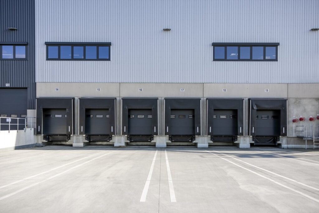 Hallentypen im Überblick: Lager-, Logistik- & Produktionshalle