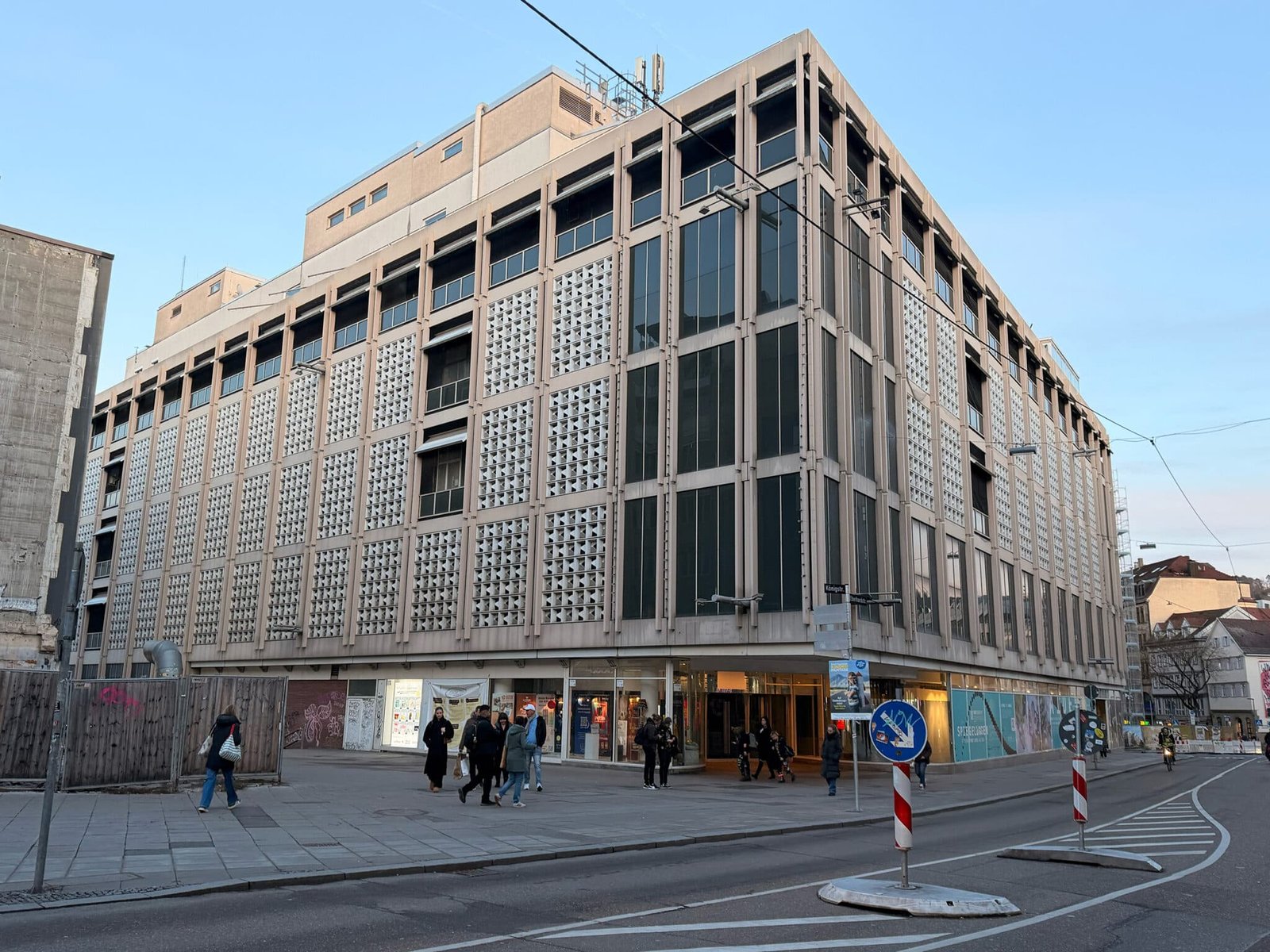 Ehemaliges Kaufhaus in der Eberhardstraße in Stuttgart – IBA’27-Projekt in direkter Nachbarschaft der Brokerei